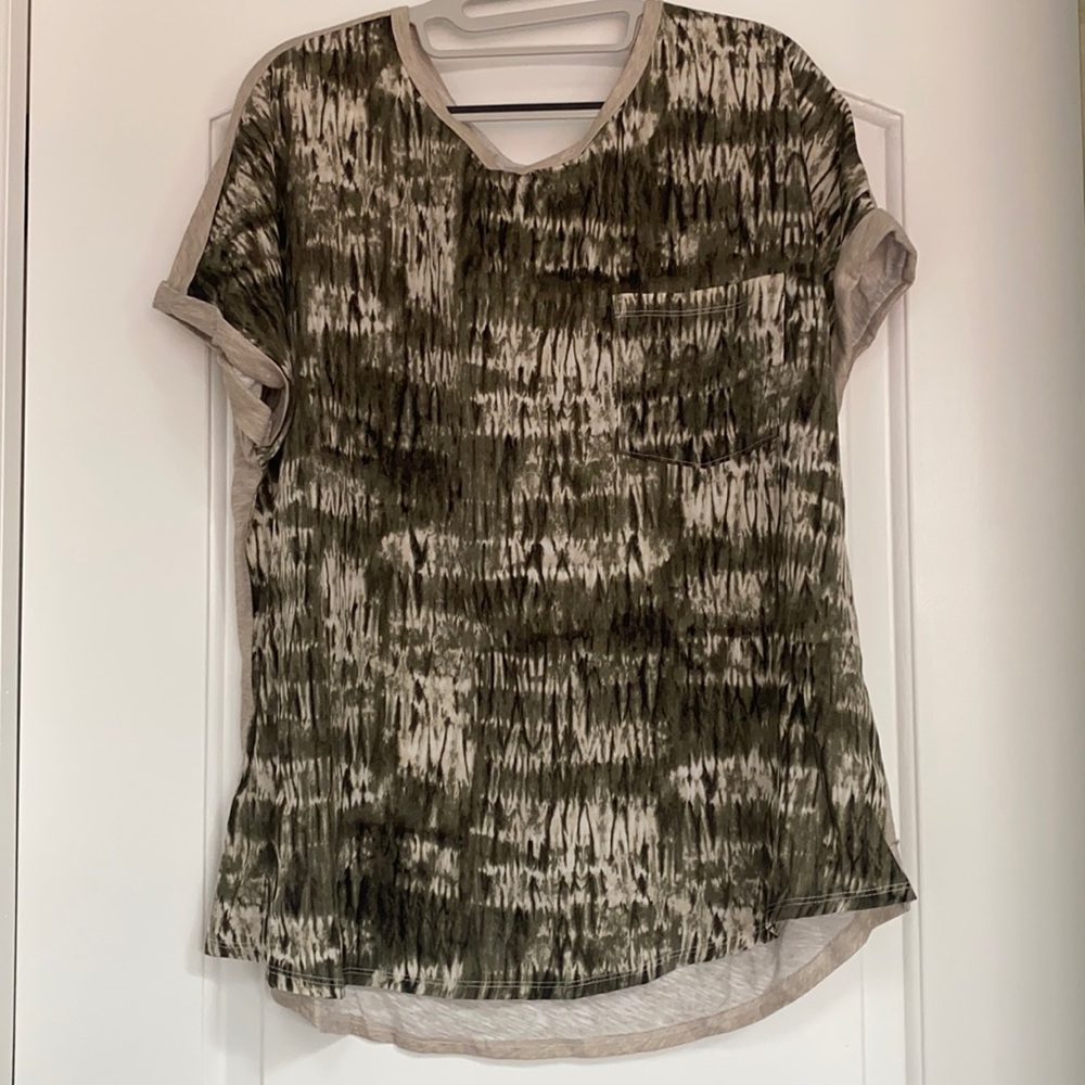neutral pocket tee.